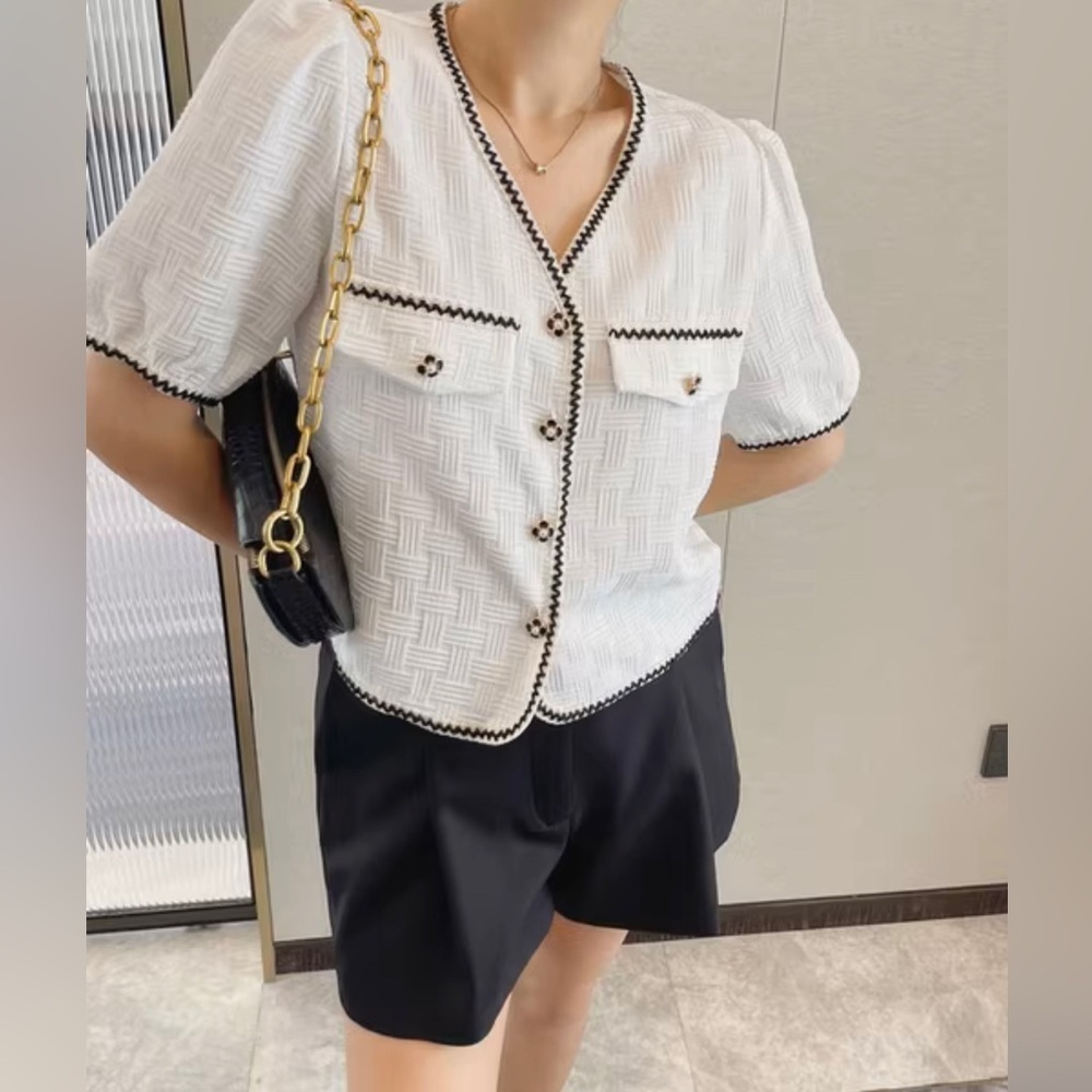 Elegant Short-Sleeve Blouse | Textured Fabric | Button Front | Size M - Picture 3 of 5